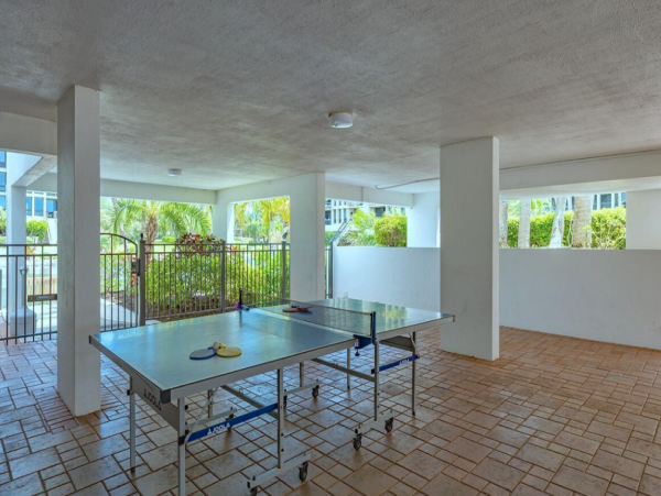Beachfront Longboat Key Vacation Condo with Tennis Courts